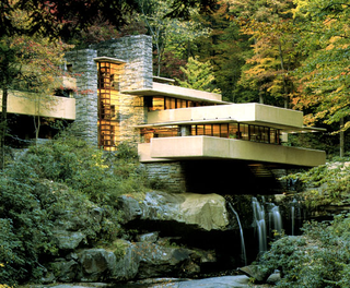 Illustration for article titled LEGO Micro-Scales Frank Lloyd Wright's Fallingwater House